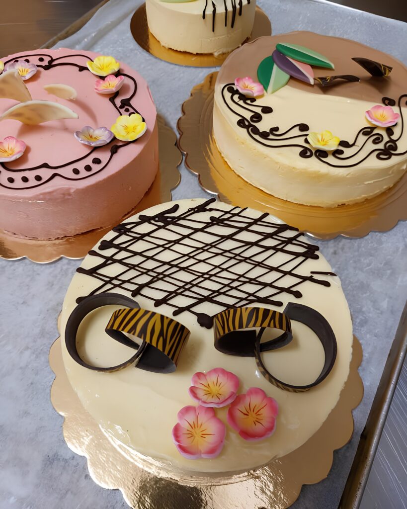 Torte bavaresi preparate artigianalmente dal Forno di Pollone Walter, dolce tipico estivo.