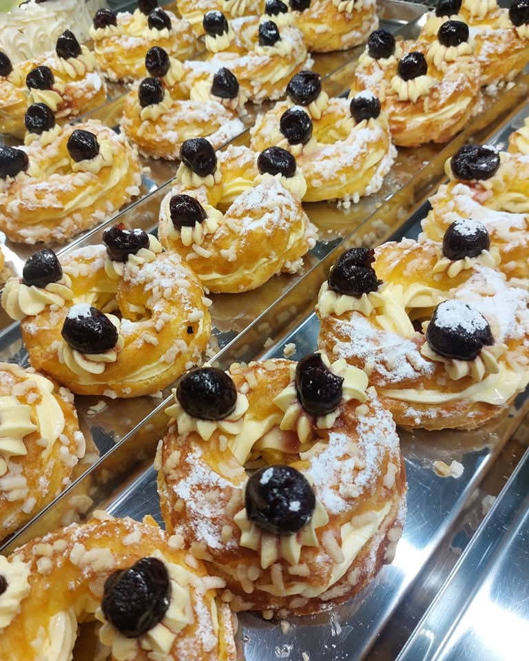 Zeppole di San Giuseppe, dolce tipico per la festa del papà.